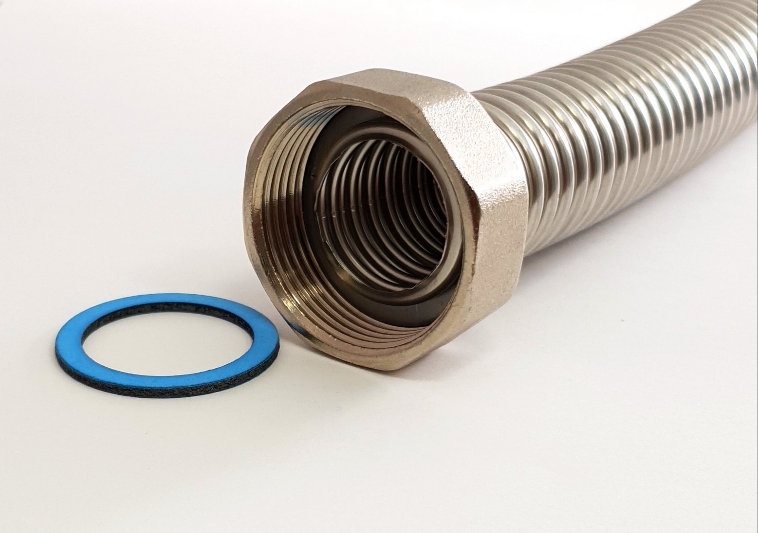 2 1/2" Edelstahlwellrohr DN50 fertig montiert mit beidseitig 2 1/2" Überwurfmutter – Bild 1